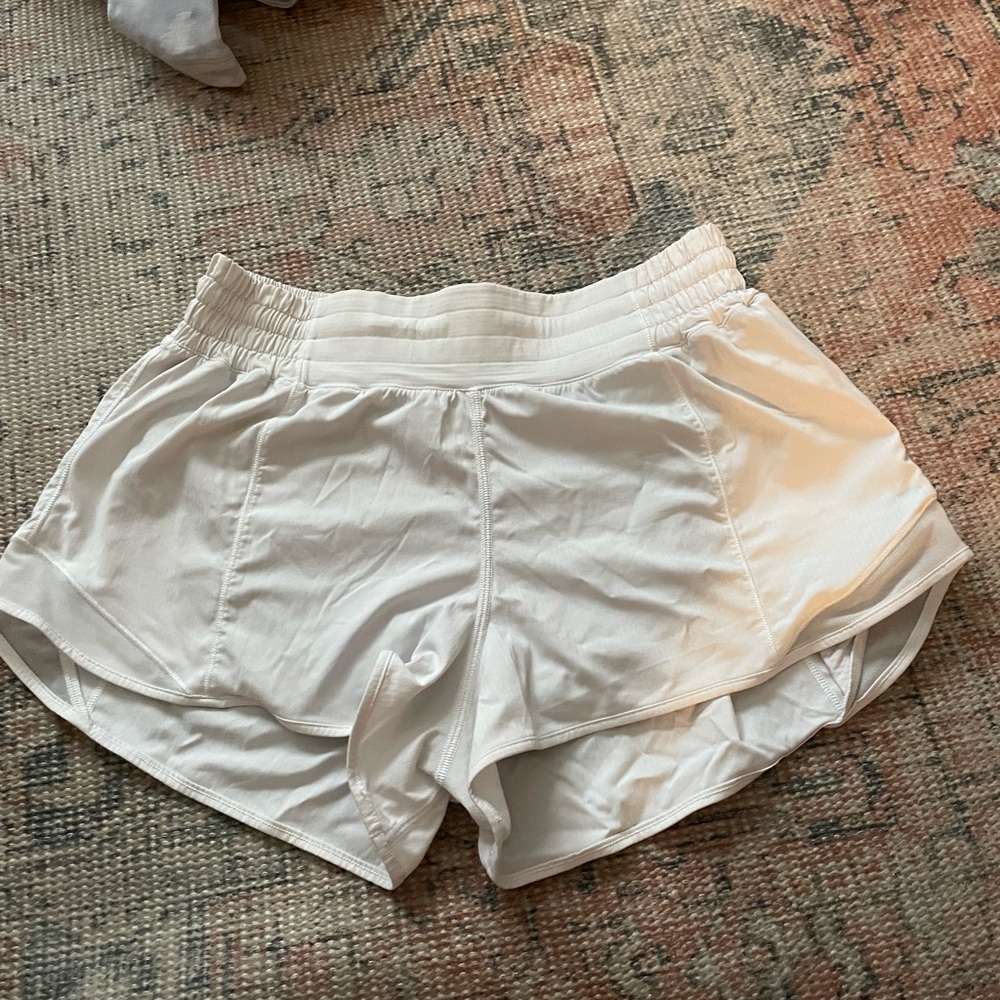Lululemon hire rise hotty hot shorts 2.5”